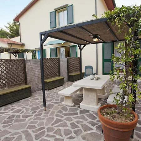 Апартаменты Villino Le Sughere *